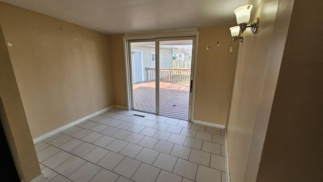 18570 W Pamela Place, Gurnee, IL 60031