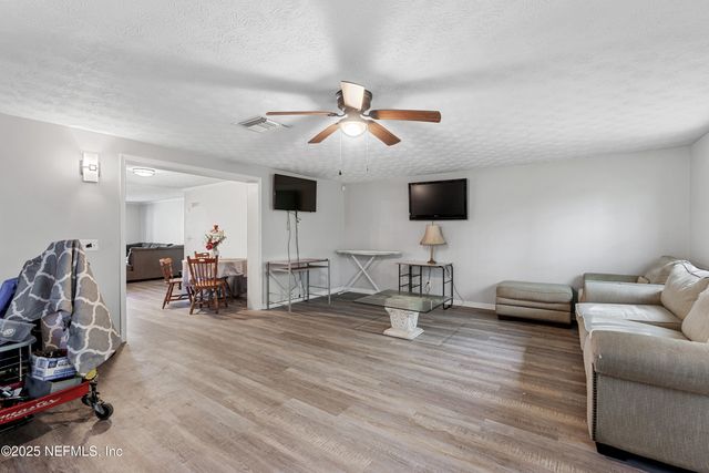 6990 ROBERT F KENNEDY Circle, Jacksonville, FL 32209