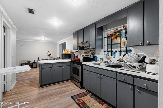 6990 ROBERT F KENNEDY Circle, Jacksonville, FL 32209