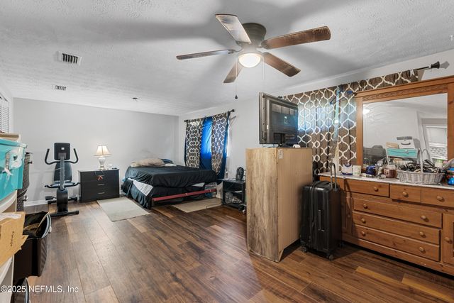 6990 ROBERT F KENNEDY Circle, Jacksonville, FL 32209