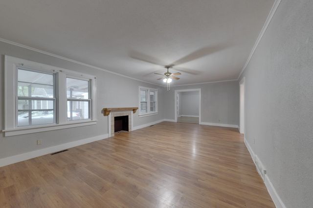 705 S Pershing Ave, Wichita, KS 67218