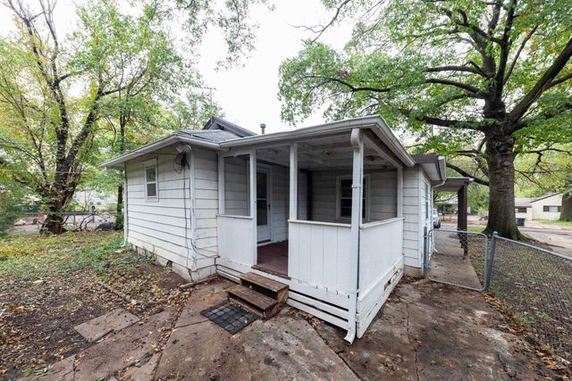 705 S Pershing Ave, Wichita, KS 67218