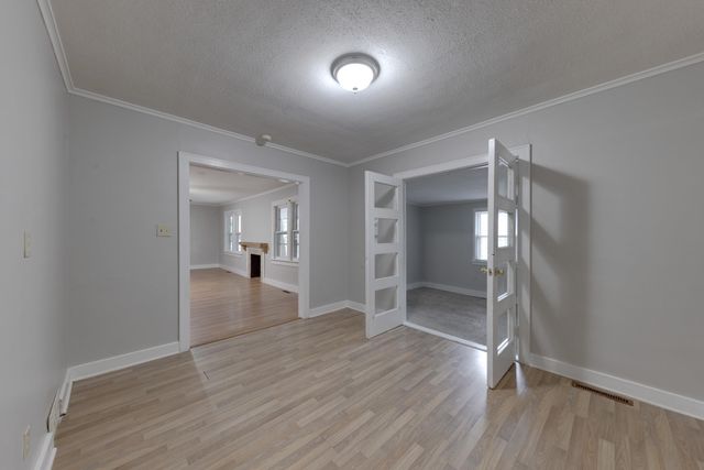 705 S Pershing Ave, Wichita, KS 67218
