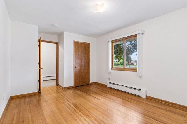 202 Ash Street W, South Saint Paul, MN 55075
