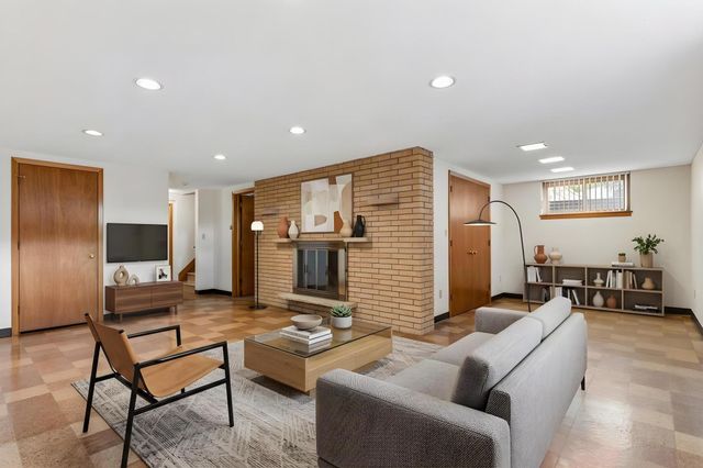 202 Ash Street W, South Saint Paul, MN 55075