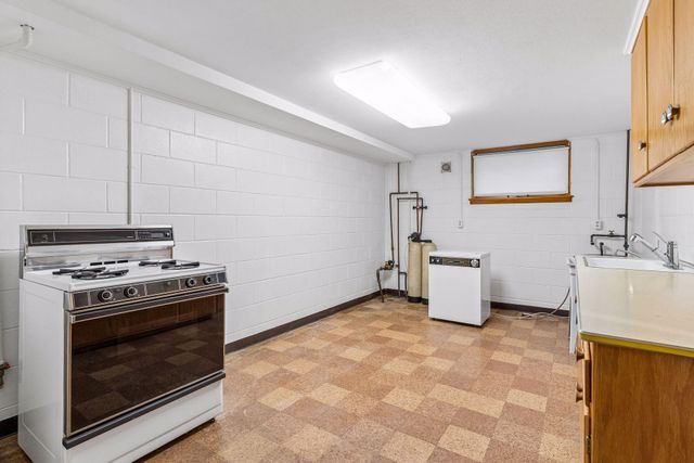 202 Ash Street W, South Saint Paul, MN 55075