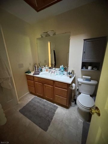 53 Village Dr, Hamburg Boro, NJ 07419