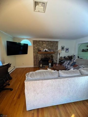 53 Village Dr, Hamburg Boro, NJ 07419