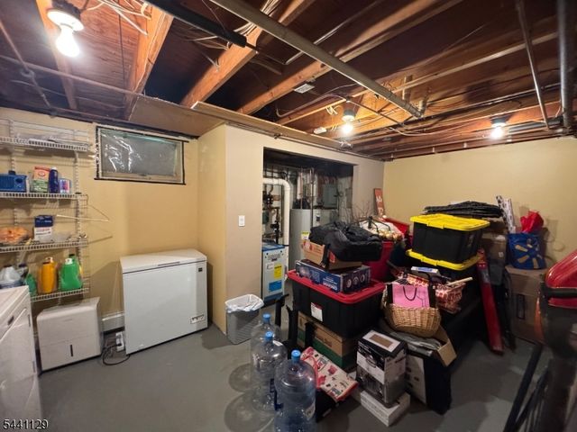 53 Village Dr, Hamburg Boro, NJ 07419