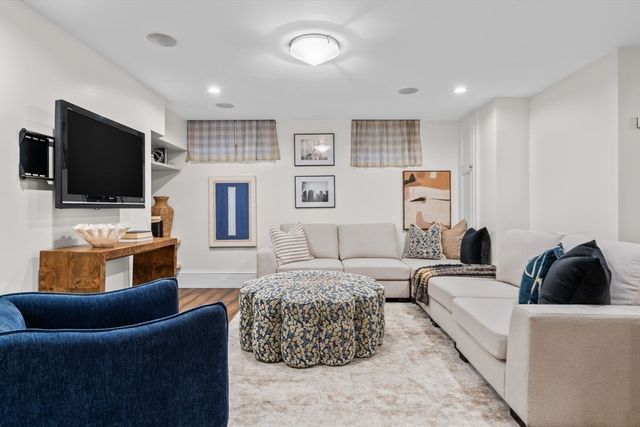 15 West Cedar Street, Boston, MA 02108