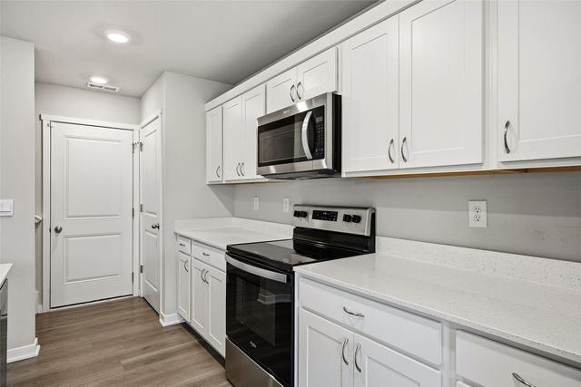 827 Oak Dr, Palo, IA 52324