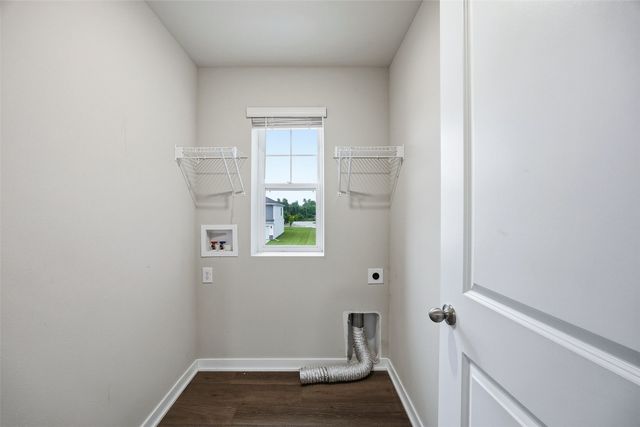 827 Oak Dr, Palo, IA 52324