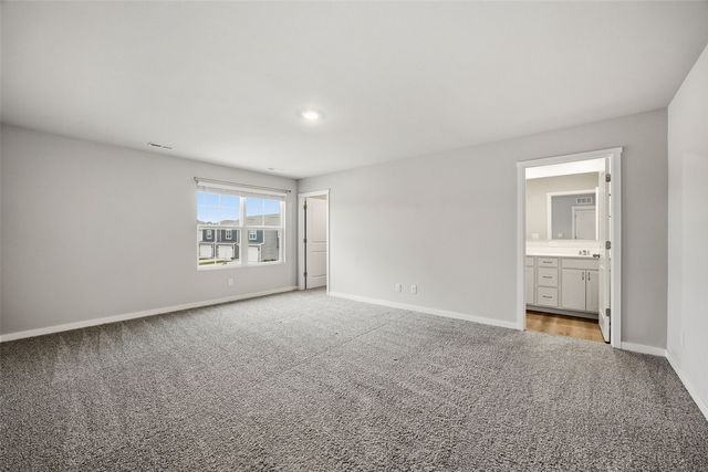 827 Oak Dr, Palo, IA 52324