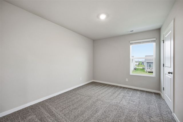 827 Oak Dr, Palo, IA 52324