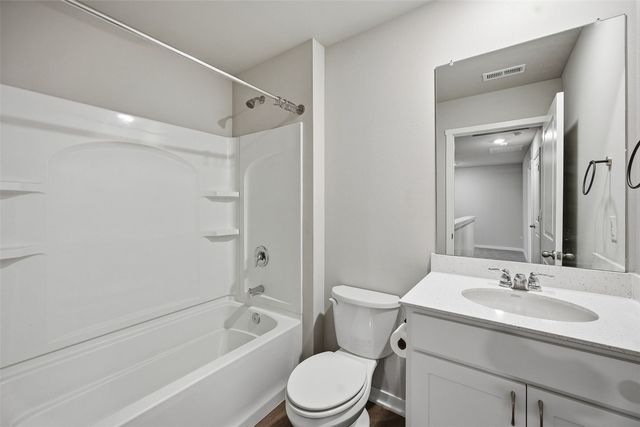 827 Oak Dr, Palo, IA 52324