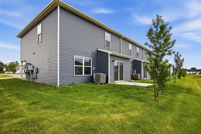 827 Oak Dr, Palo, IA 52324