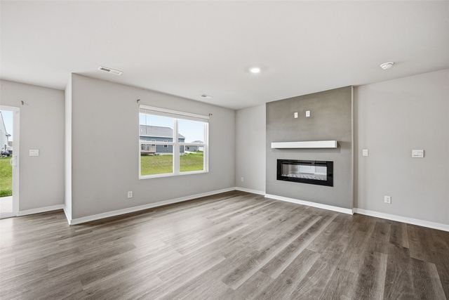 827 Oak Dr, Palo, IA 52324
