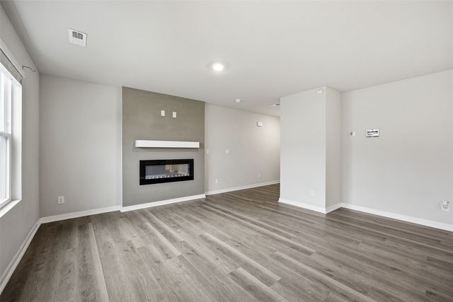 827 Oak Dr, Palo, IA 52324