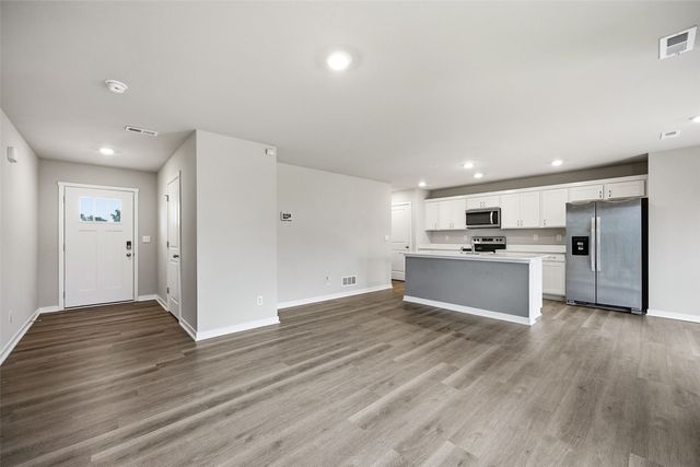 827 Oak Dr, Palo, IA 52324