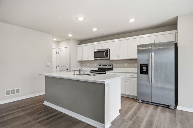 827 Oak Dr, Palo, IA 52324