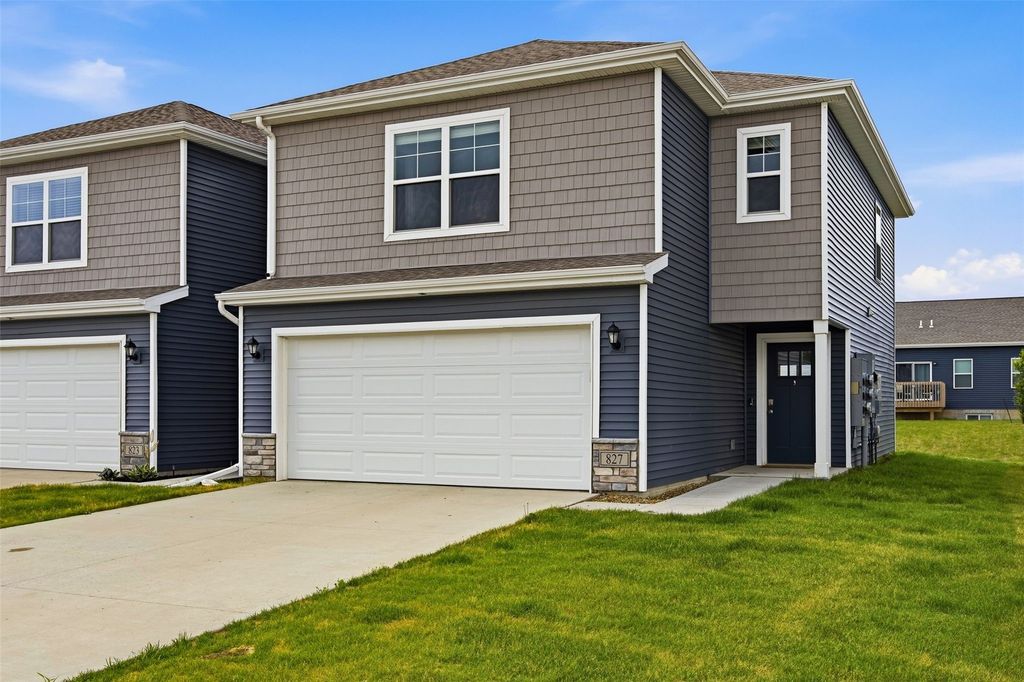 827 Oak Dr, Palo, IA 52324