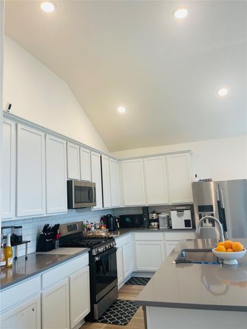 232 Short Leaf DR, Buda, TX 78610