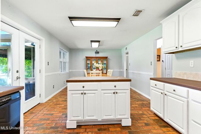 1526 Oldfield Drive, Gautier, MS 39553