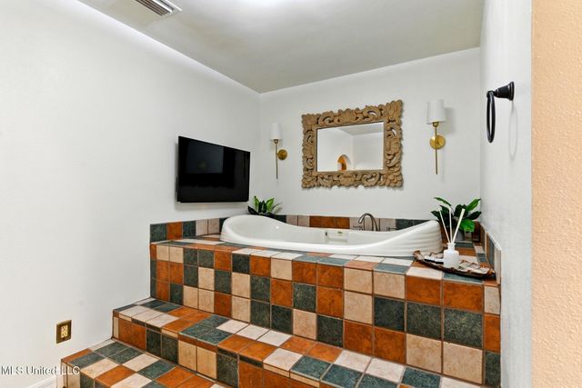 1526 Oldfield Drive, Gautier, MS 39553