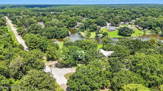 1526 Oldfield Drive, Gautier, MS 39553