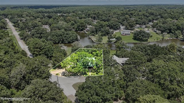 1526 Oldfield Drive, Gautier, MS 39553