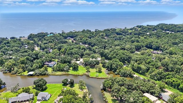 1526 Oldfield Drive, Gautier, MS 39553