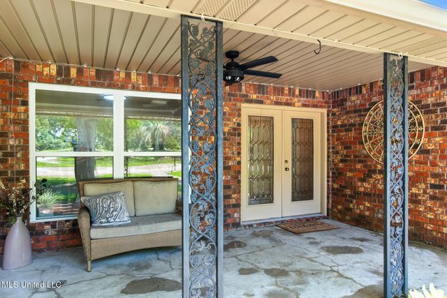 1526 Oldfield Drive, Gautier, MS 39553