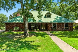 1526 Oldfield Drive, Gautier, MS 39553