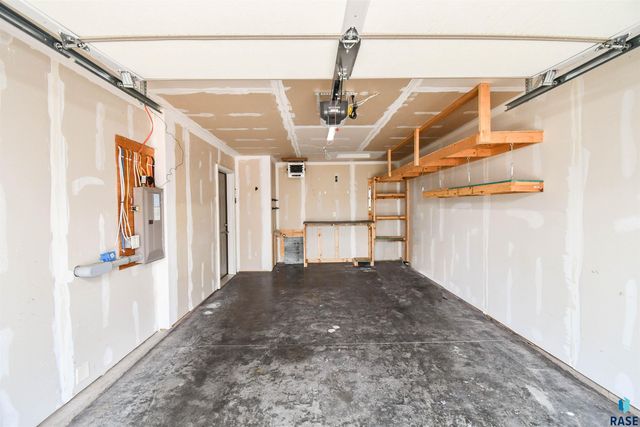 2428 E Meadowside Pl Place, Sioux Falls, SD 57108