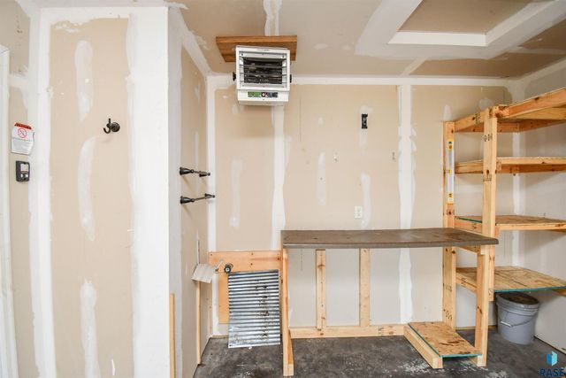 2428 E Meadowside Pl Place, Sioux Falls, SD 57108