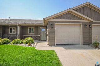 2428 E Meadowside Pl Place, Sioux Falls, SD 57108