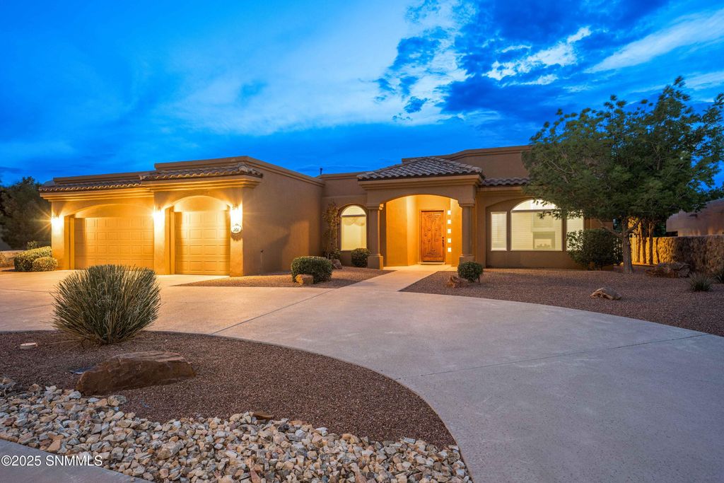 1901 Lone Tree Lane, Las Cruces, NM 88011