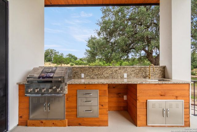 956 Petite Verdot, New Braunfels, TX 78132