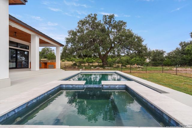 956 Petite Verdot, New Braunfels, TX 78132