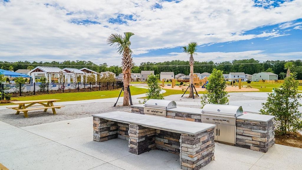 Image 14 of property listing at 726 Breezy Palm Way, Summerville, SC 29486