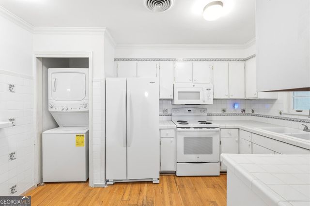7 Cantey Place NW, Atlanta, GA 30327