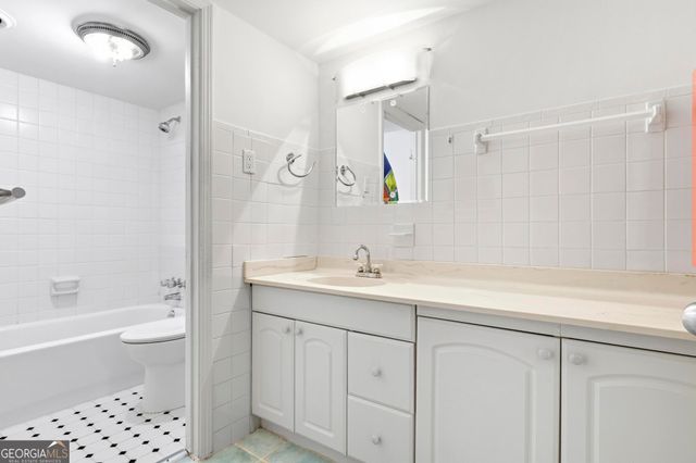 7 Cantey Place NW, Atlanta, GA 30327