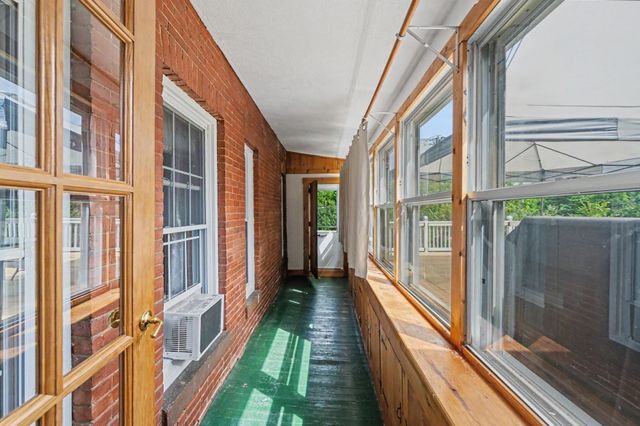238 Park St, Easthampton, MA 01027
