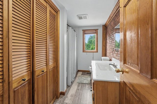 238 Park St, Easthampton, MA 01027