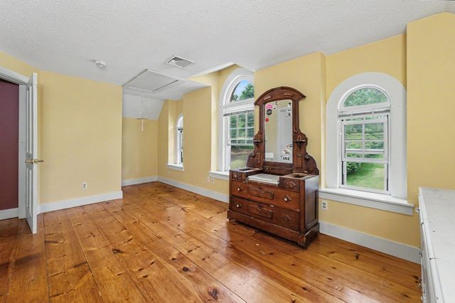 238 Park St, Easthampton, MA 01027