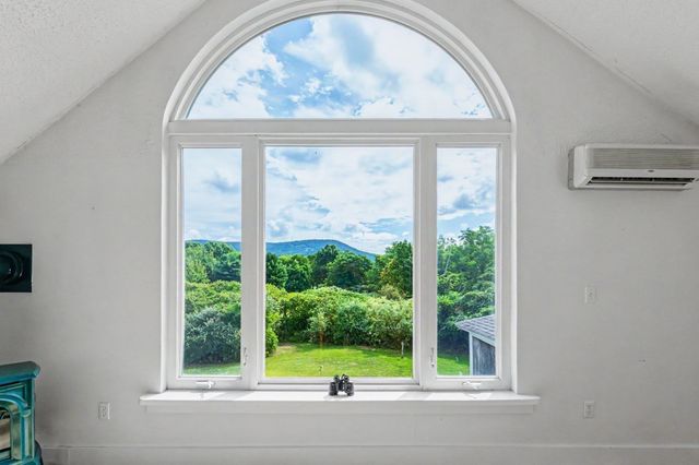 238 Park St, Easthampton, MA 01027