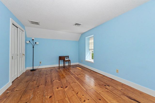 238 Park St, Easthampton, MA 01027
