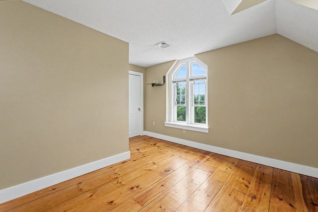 238 Park St, Easthampton, MA 01027