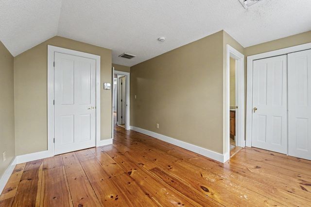 238 Park St, Easthampton, MA 01027