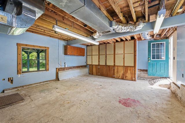 238 Park St, Easthampton, MA 01027